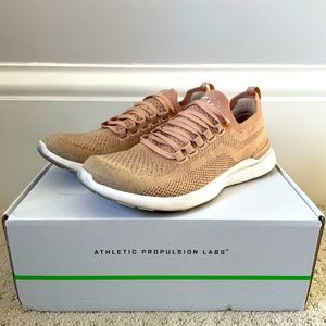 APL techloom breeze rose pink/gold ombré sneakers, sz 5.5